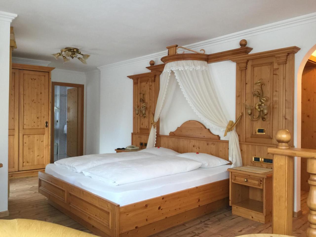 Hotel La Montanina เซลวาดีวัลการ์เดนา ภายนอก รูปภาพ